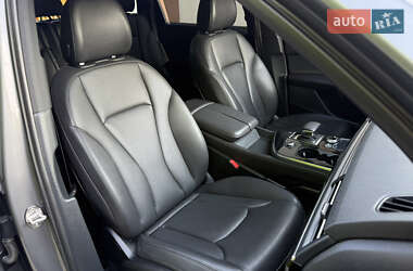 Внедорожник / Кроссовер Audi Q7 2017 в 