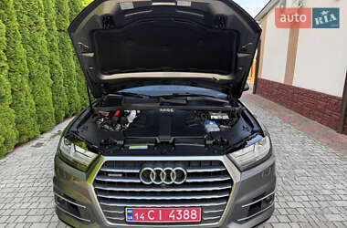 Внедорожник / Кроссовер Audi Q7 2017 в 