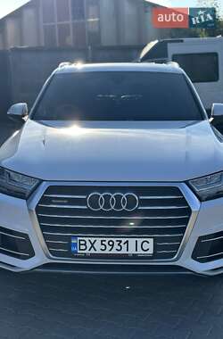 Внедорожник / Кроссовер Audi Q7 2016 в 
