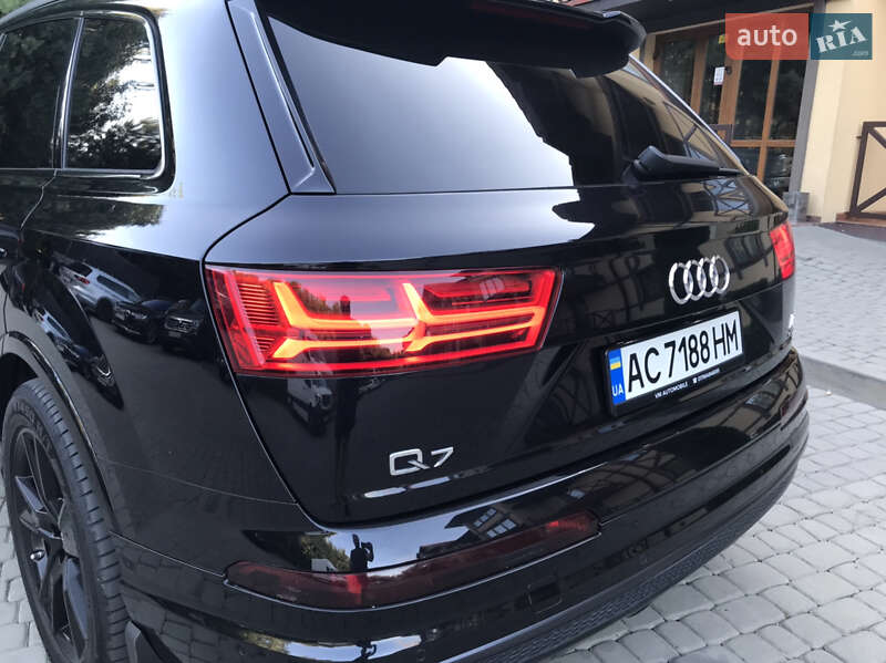 Позашляховик / Кросовер Audi Q7 2015 в Луцьку