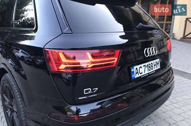 Внедорожник / Кроссовер Audi Q7 2015 в 