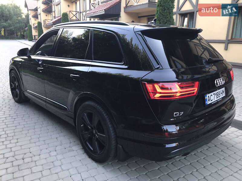 Позашляховик / Кросовер Audi Q7 2015 в Луцьку