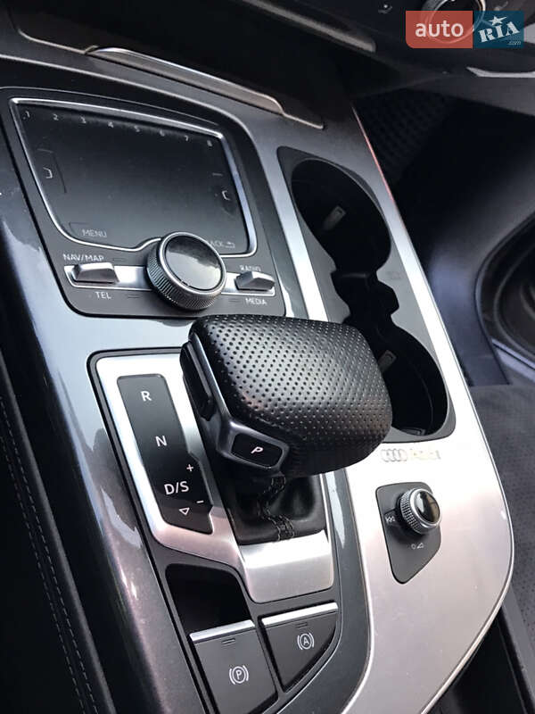 Позашляховик / Кросовер Audi Q7 2015 в Луцьку