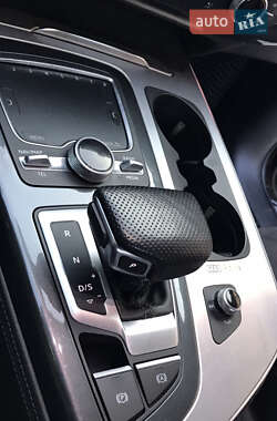 Внедорожник / Кроссовер Audi Q7 2015 в 