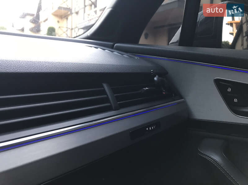 Позашляховик / Кросовер Audi Q7 2015 в Луцьку