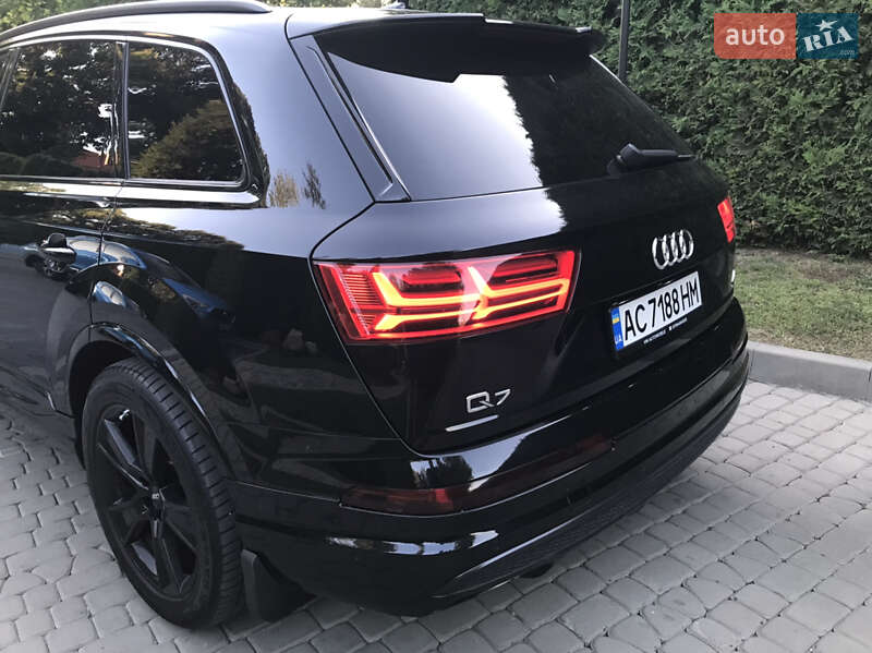 Позашляховик / Кросовер Audi Q7 2015 в Луцьку
