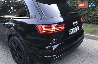 Внедорожник / Кроссовер Audi Q7 2015 в 