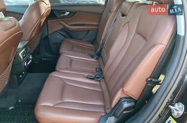 Внедорожник / Кроссовер Audi Q7 2018 в 