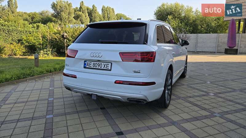 Внедорожник / Кроссовер Audi Q7 2017 в Новомосковске