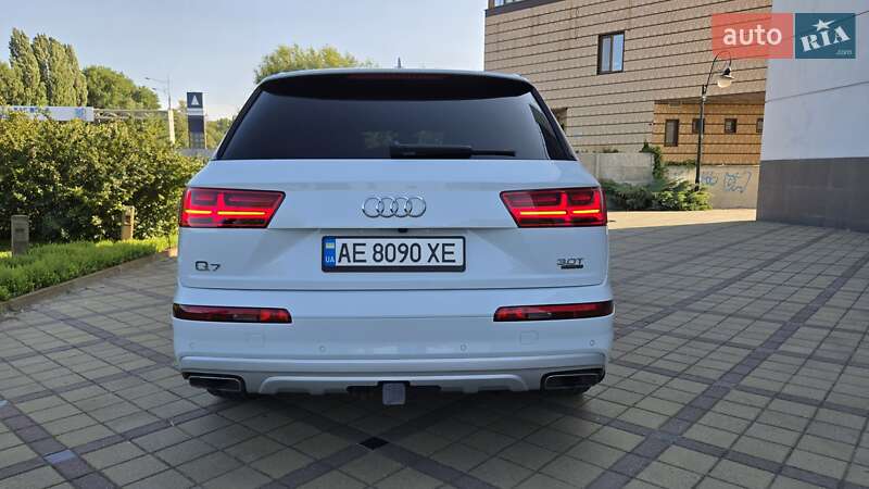 Внедорожник / Кроссовер Audi Q7 2017 в Новомосковске