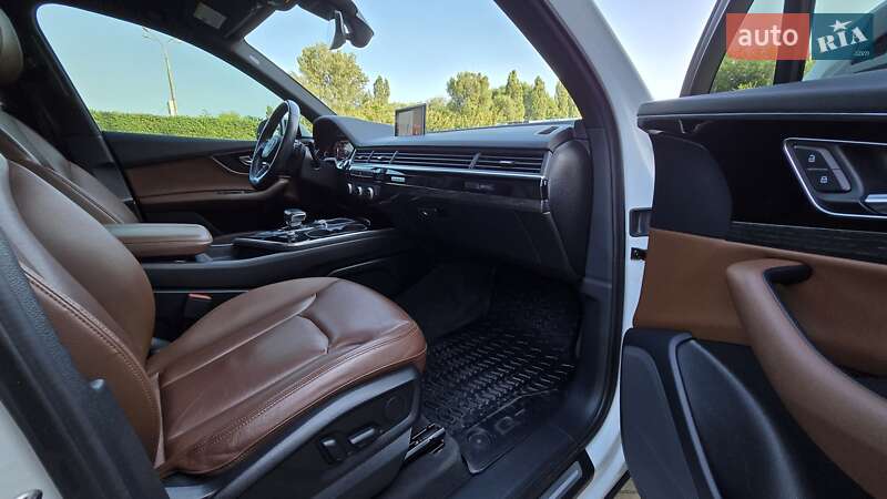 Внедорожник / Кроссовер Audi Q7 2017 в Новомосковске