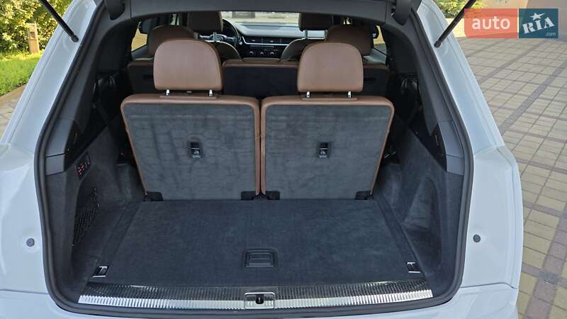 Внедорожник / Кроссовер Audi Q7 2017 в Новомосковске