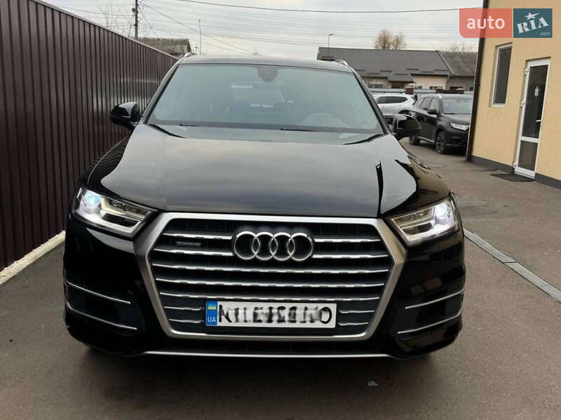 Позашляховик / Кросовер Audi Q7 2018 в Ромнах
