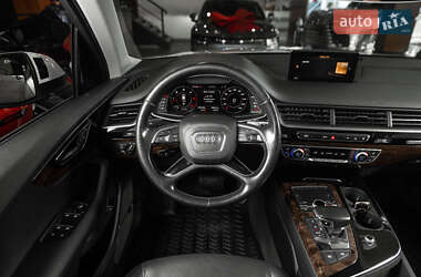 Внедорожник / Кроссовер Audi Q7 2016 в 