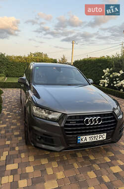 Внедорожник / Кроссовер Audi Q7 2017 в 