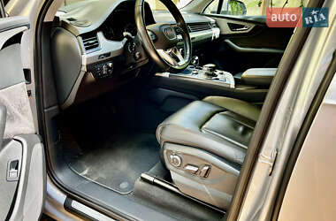 Внедорожник / Кроссовер Audi Q7 2015 в 