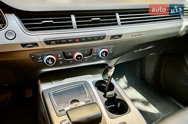 Внедорожник / Кроссовер Audi Q7 2015 в 