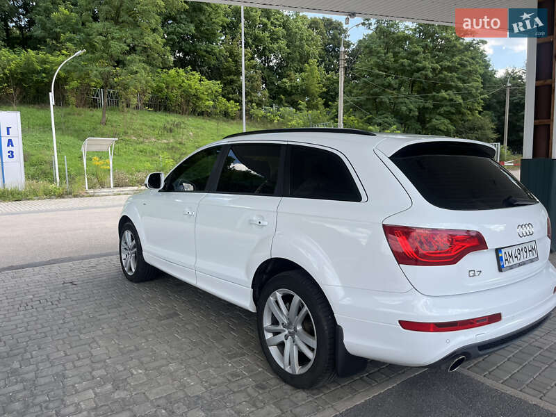 Позашляховик / Кросовер Audi Q7 2011 в Житомирі