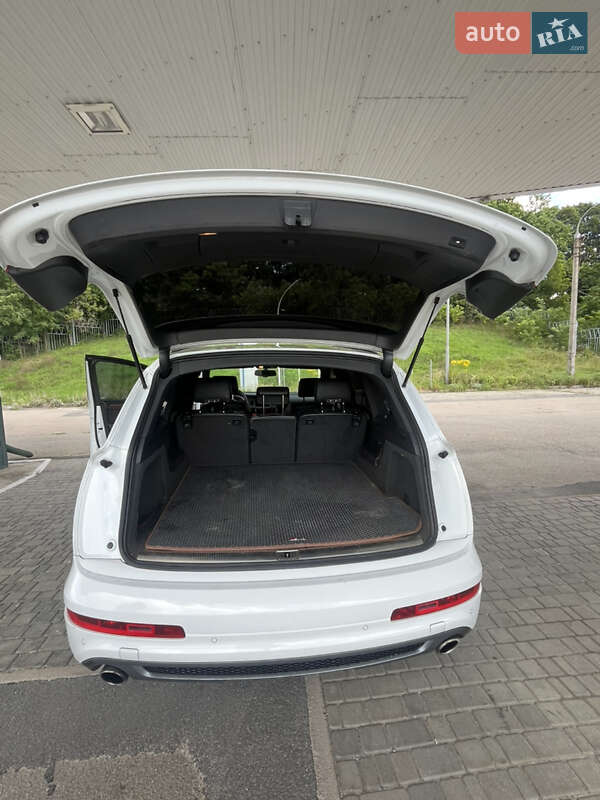 Позашляховик / Кросовер Audi Q7 2011 в Житомирі
