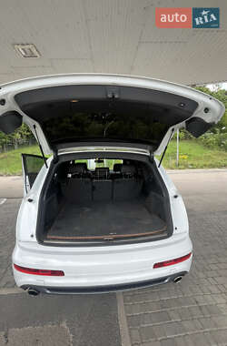 Внедорожник / Кроссовер Audi Q7 2011 в 