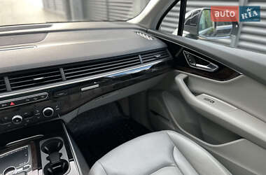 Внедорожник / Кроссовер Audi Q7 2018 в 