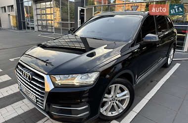 Внедорожник / Кроссовер Audi Q7 2015 в 