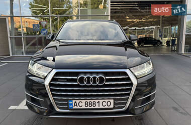 Внедорожник / Кроссовер Audi Q7 2015 в 