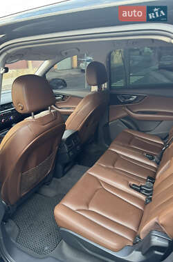 Внедорожник / Кроссовер Audi Q7 2015 в 