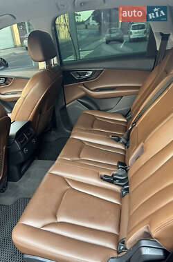 Внедорожник / Кроссовер Audi Q7 2015 в 