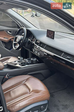 Внедорожник / Кроссовер Audi Q7 2015 в 