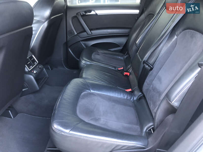 Внедорожник / Кроссовер Audi Q7 2011 в Черновцах