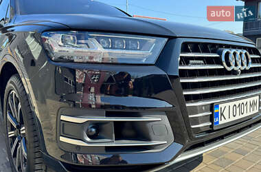 Позашляховик / Кросовер Audi Q7 2018 в 