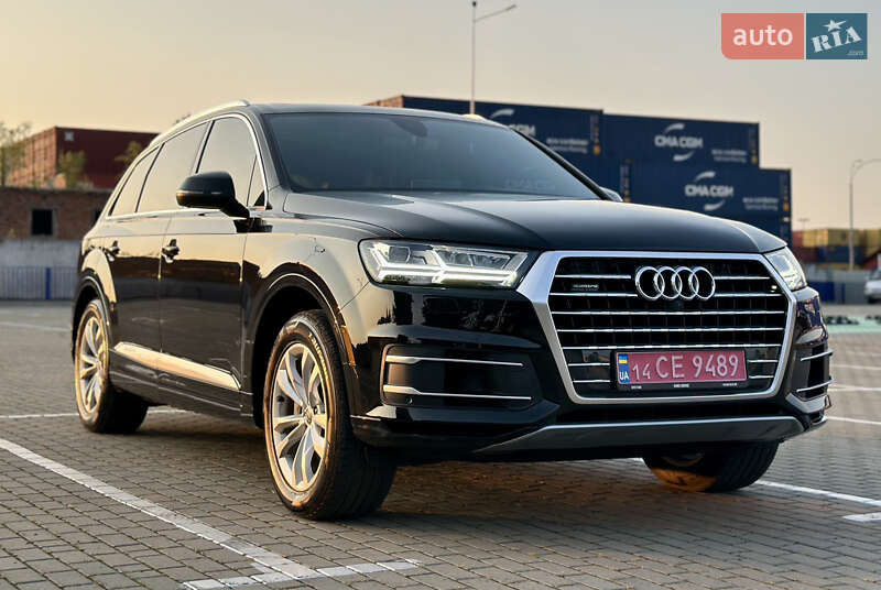 Внедорожник / Кроссовер Audi Q7 2017 в 