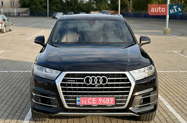 Внедорожник / Кроссовер Audi Q7 2017 в 