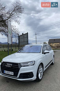 Внедорожник / Кроссовер Audi Q7 2017 в 