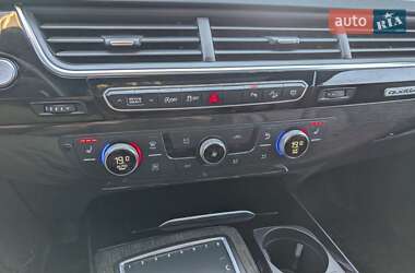 Позашляховик / Кросовер Audi Q7 2017 в 