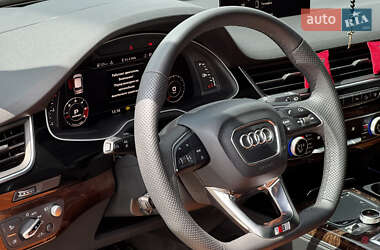 Внедорожник / Кроссовер Audi Q7 2016 в 