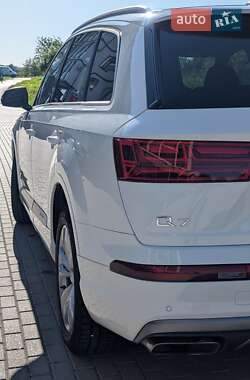 Позашляховик / Кросовер Audi Q7 2017 в 