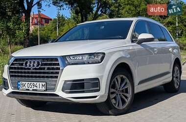 Позашляховик / Кросовер Audi Q7 2017 в 