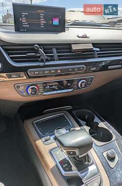 Внедорожник / Кроссовер Audi Q7 2018 в 