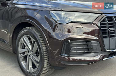 Внедорожник / Кроссовер Audi Q7 2020 в 