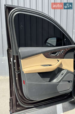 Внедорожник / Кроссовер Audi Q7 2020 в 