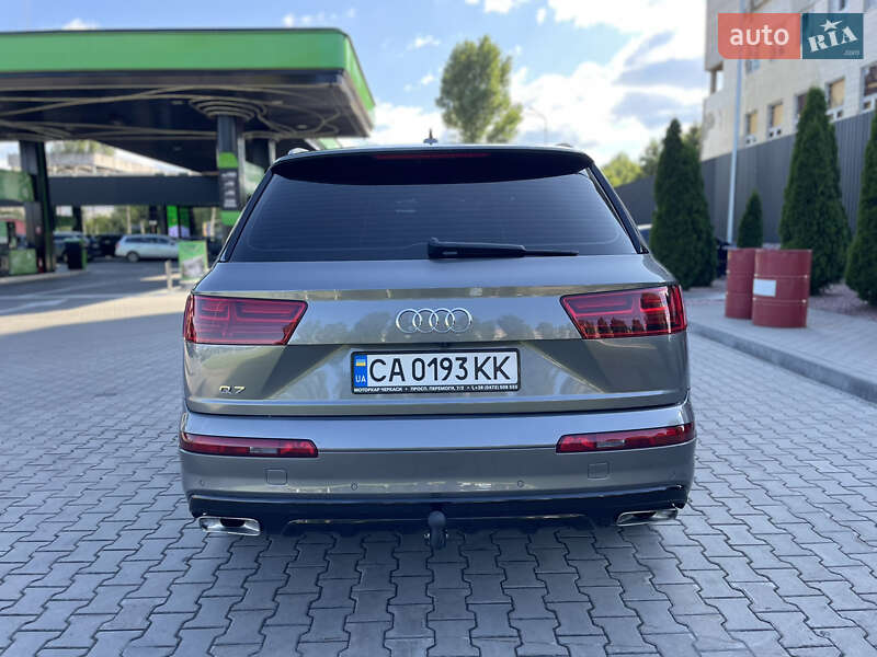 Внедорожник / Кроссовер Audi Q7 2016 в Черкассах