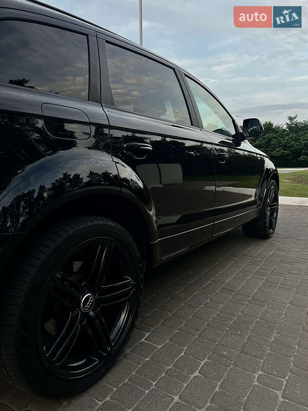 Позашляховик / Кросовер Audi Q7 2015 в Києві
