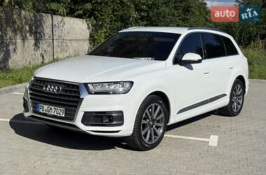Внедорожник / Кроссовер Audi Q7 2016 в 
