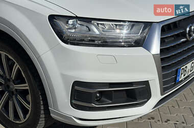 Внедорожник / Кроссовер Audi Q7 2016 в 
