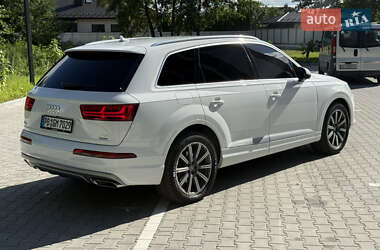Внедорожник / Кроссовер Audi Q7 2016 в 