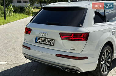 Внедорожник / Кроссовер Audi Q7 2016 в 