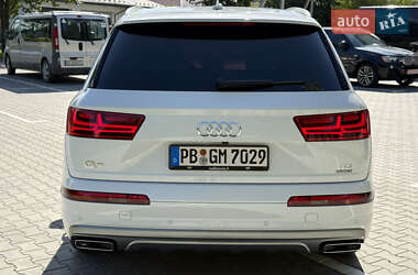 Внедорожник / Кроссовер Audi Q7 2016 в 