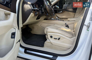 Внедорожник / Кроссовер Audi Q7 2016 в 